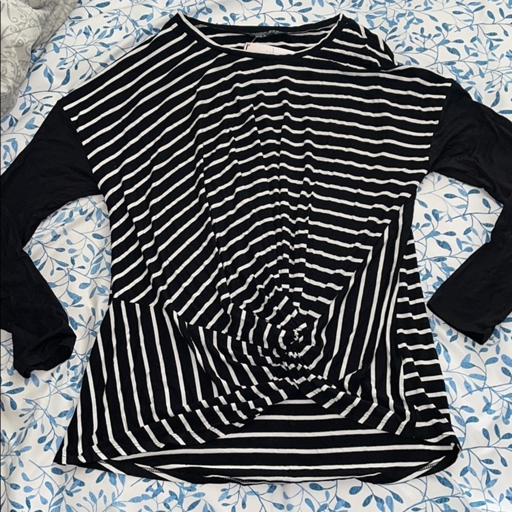 S black and white top with twist front